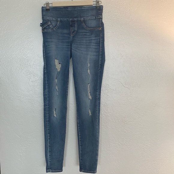 Rock & Republic Denim - Women’s Distressed Rock & Republic Denim Rx Fever Pull On Jeans. Size 2